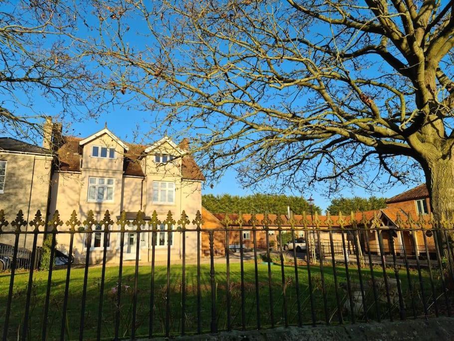 Stylish Georgian Apartment In An Ideal Location North Walsham Exterior photo